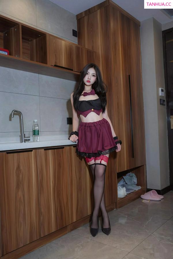   [XiuRen]高清写真图 2025.09.29 No.10822 小野花more 黑色情趣第4张图片
